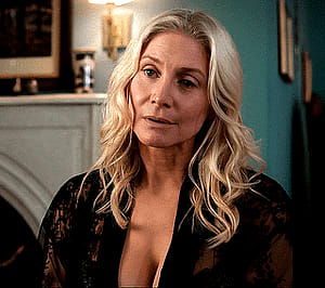 Elizabeth Mitchell, 53'