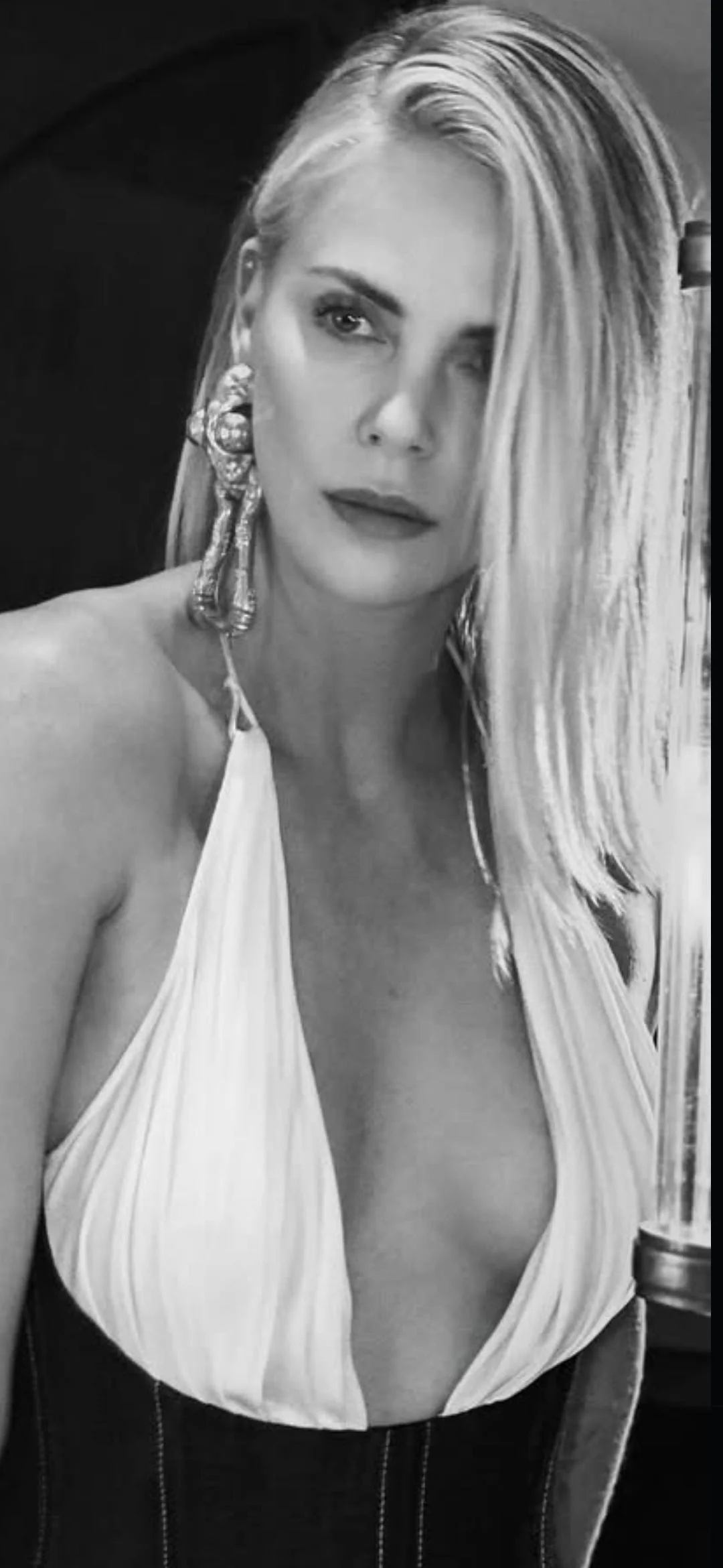 Charlize Theron, 49 picture 2 of 2