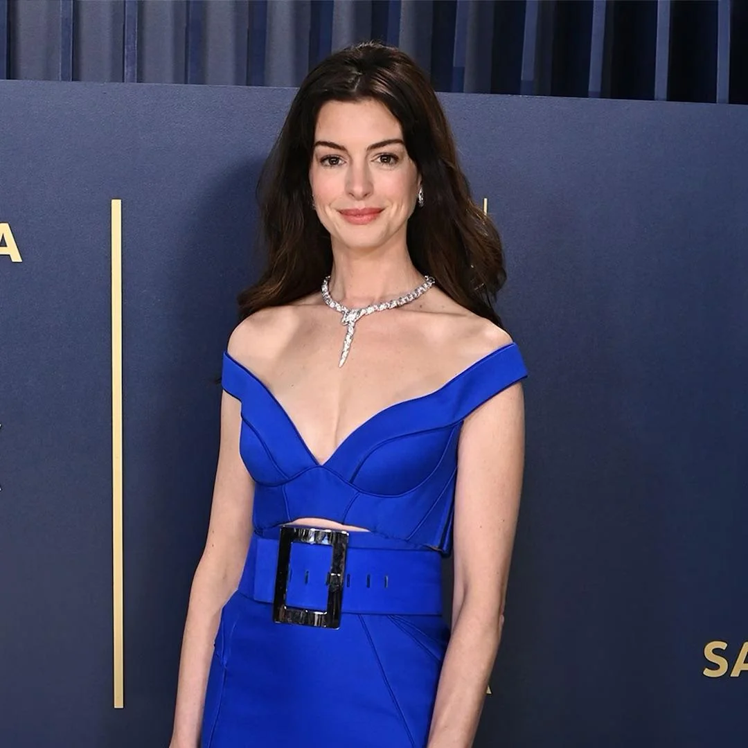 Anne Hathaway, 42 picture 1 of 3