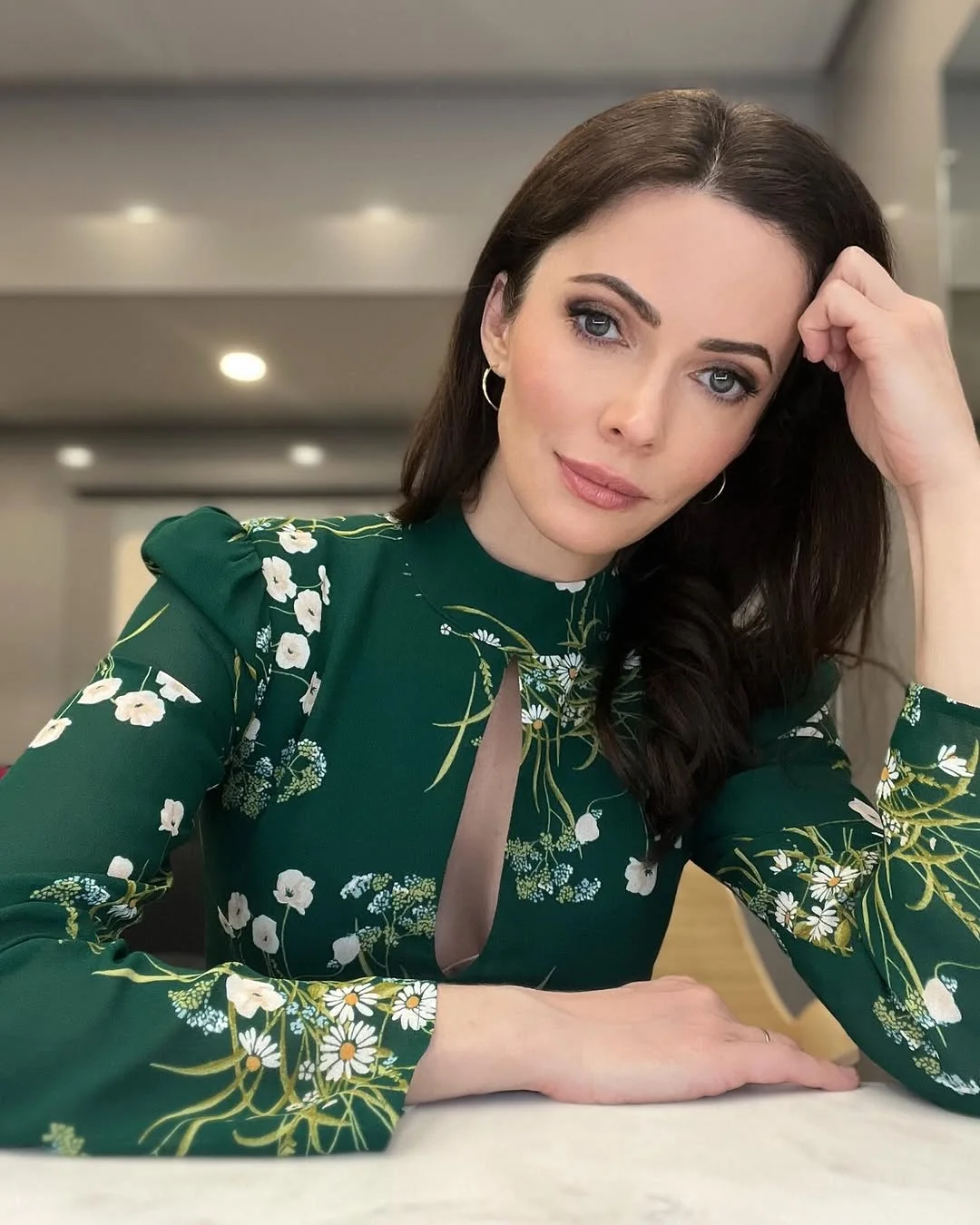 Bitsie Tulloch, 43 picture 1 of 20