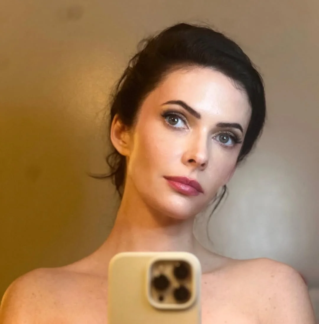 Bitsie Tulloch, 43 picture 10 of 20