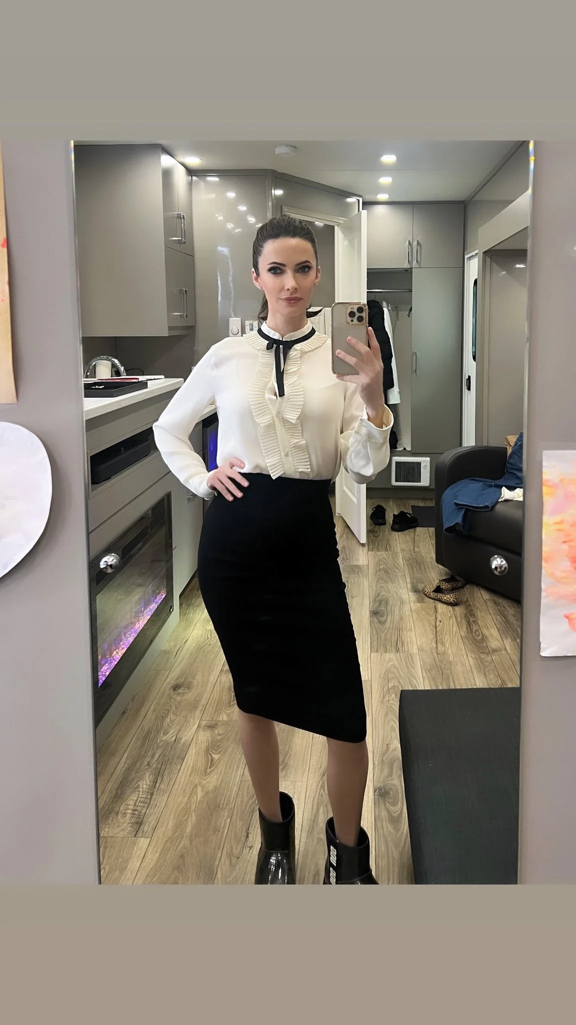 Bitsie Tulloch, 43 picture 12 of 20