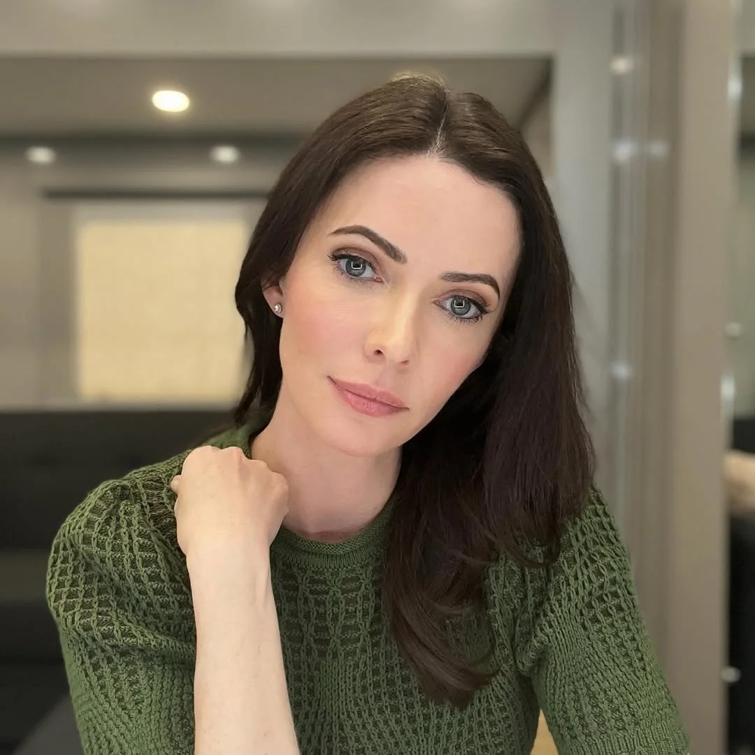 Bitsie Tulloch, 43 picture 17 of 20