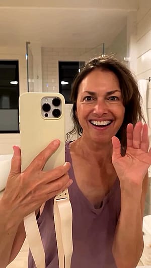 Susanna Hoffs, 65'