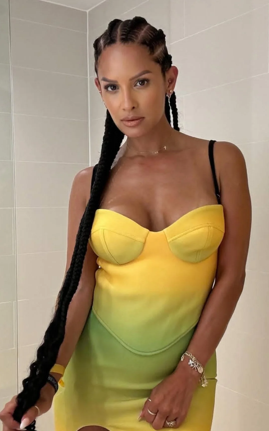 Rocsi Diaz, 43 picture 5 of 15
