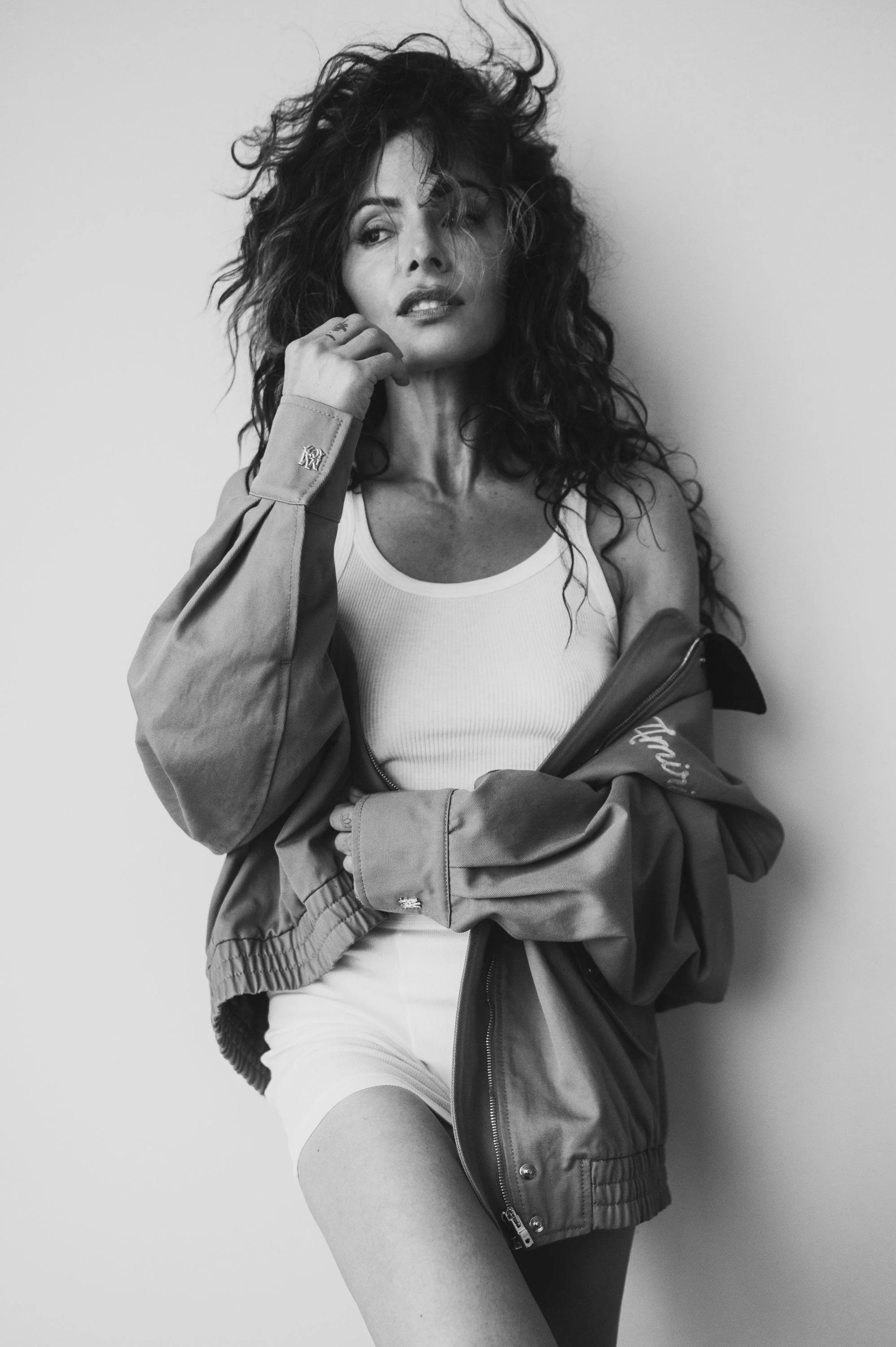 Sarah Shahi, 45 picture 3 of 6