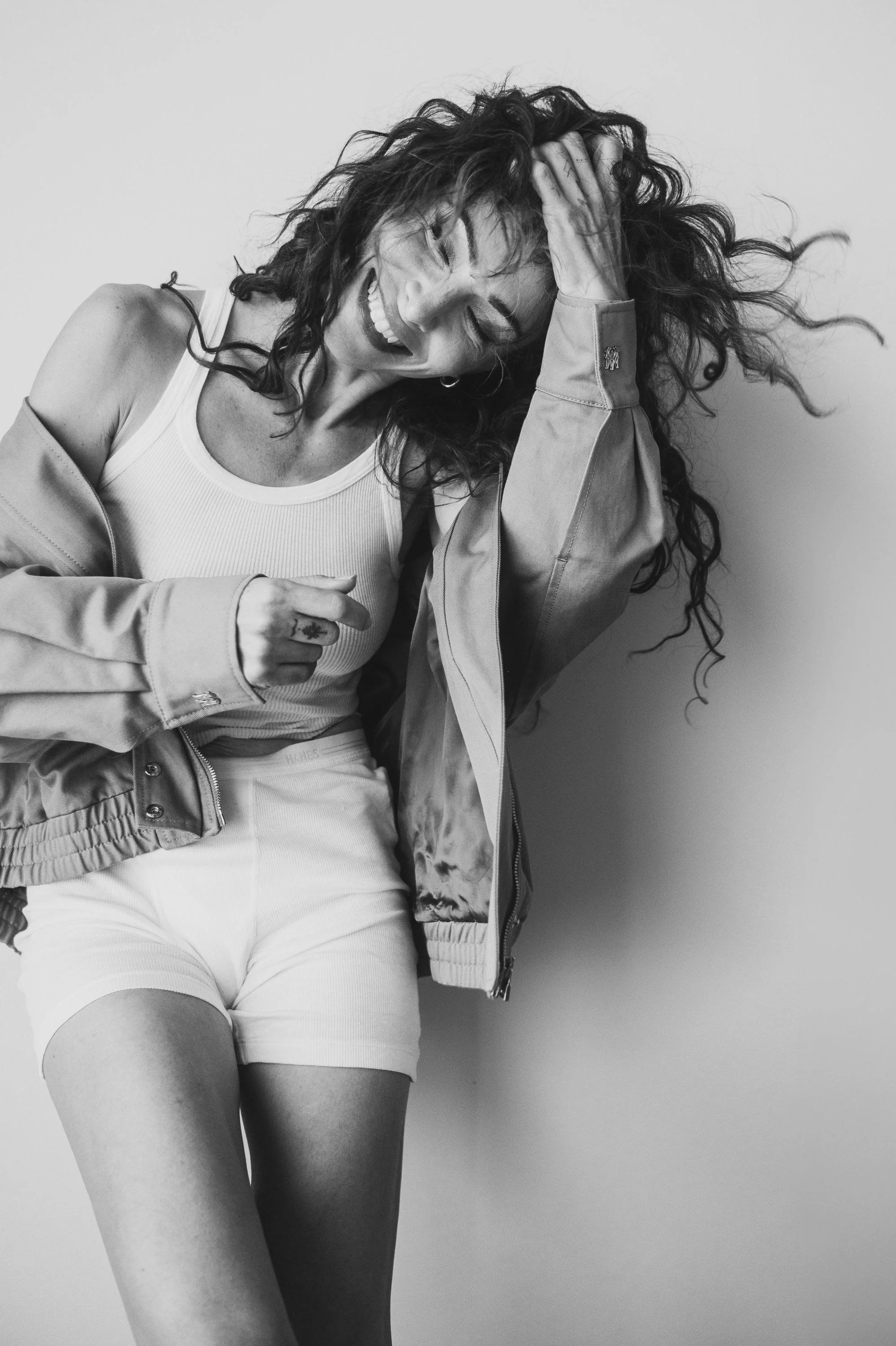 Sarah Shahi, 45 picture 5 of 6