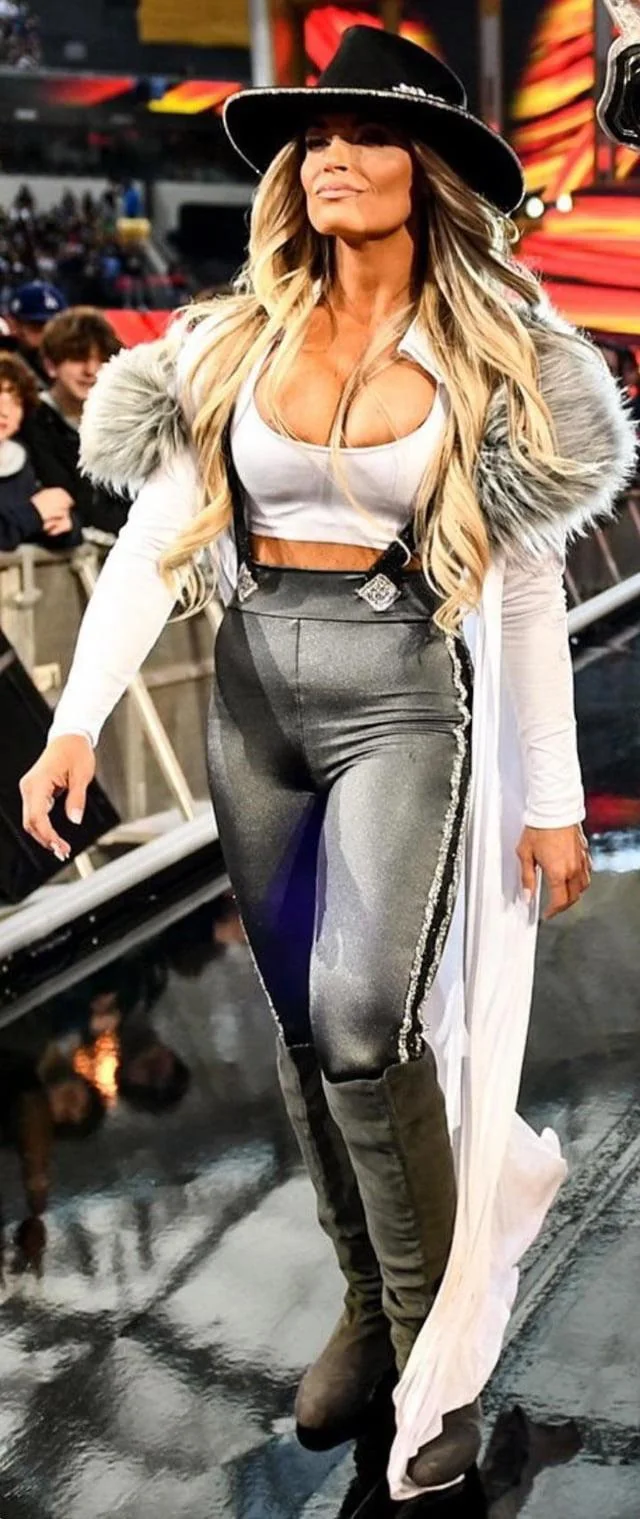 Trish Stratus, 47 picture 1 of 1