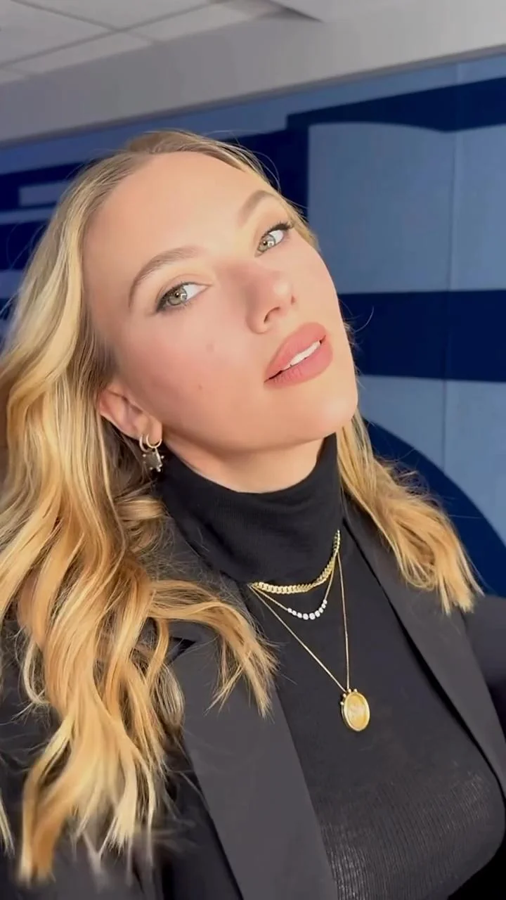 Scarlett Johansson, 40 picture 2 of 5