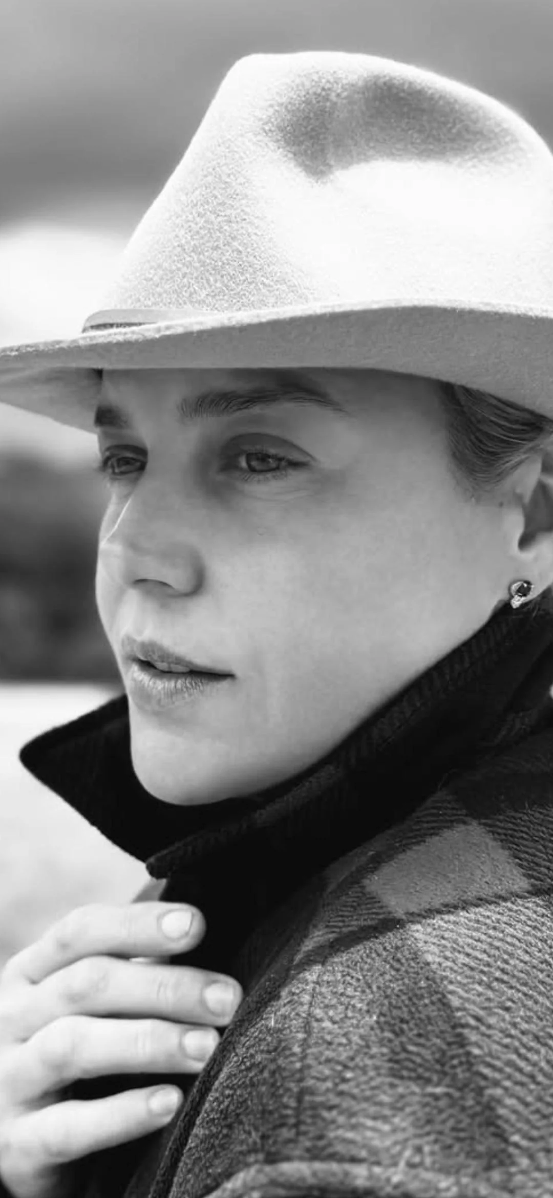 Abbie Cornish, 42 picture 2 of 2