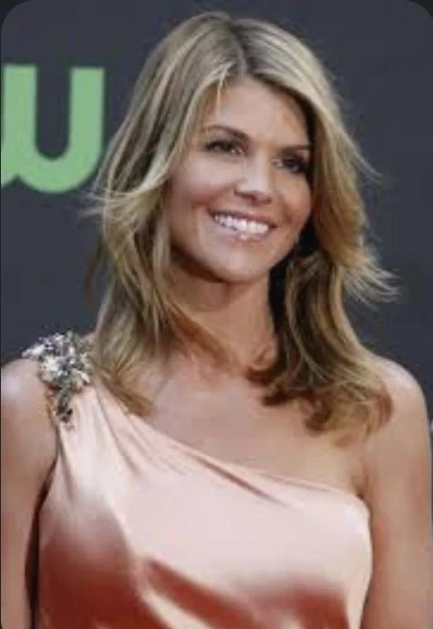 Lori Loughlin, 60 picture 2 of 6