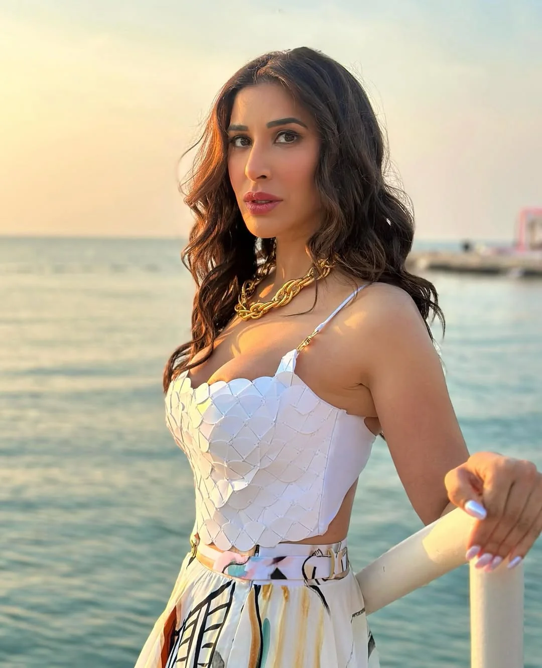 Sophie Choudry, 42 picture 1 of 7