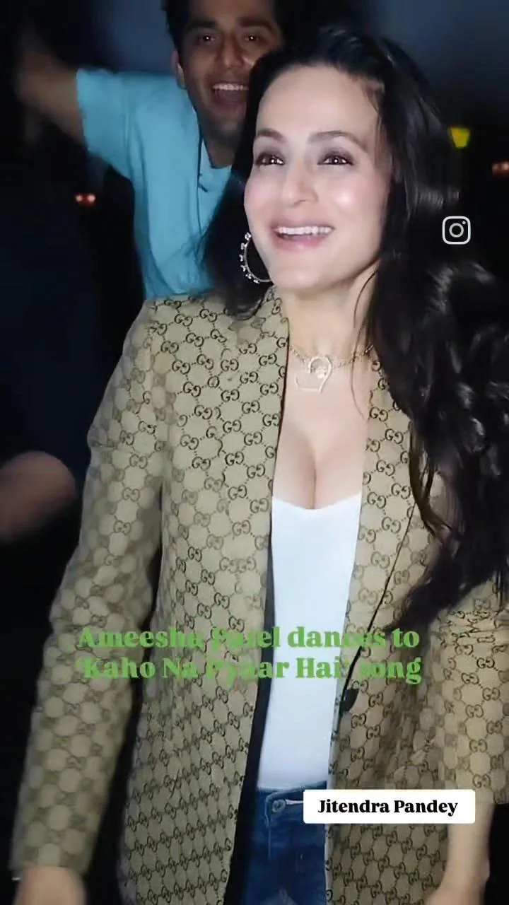Ameesha Patel, 49 picture 2 of 2