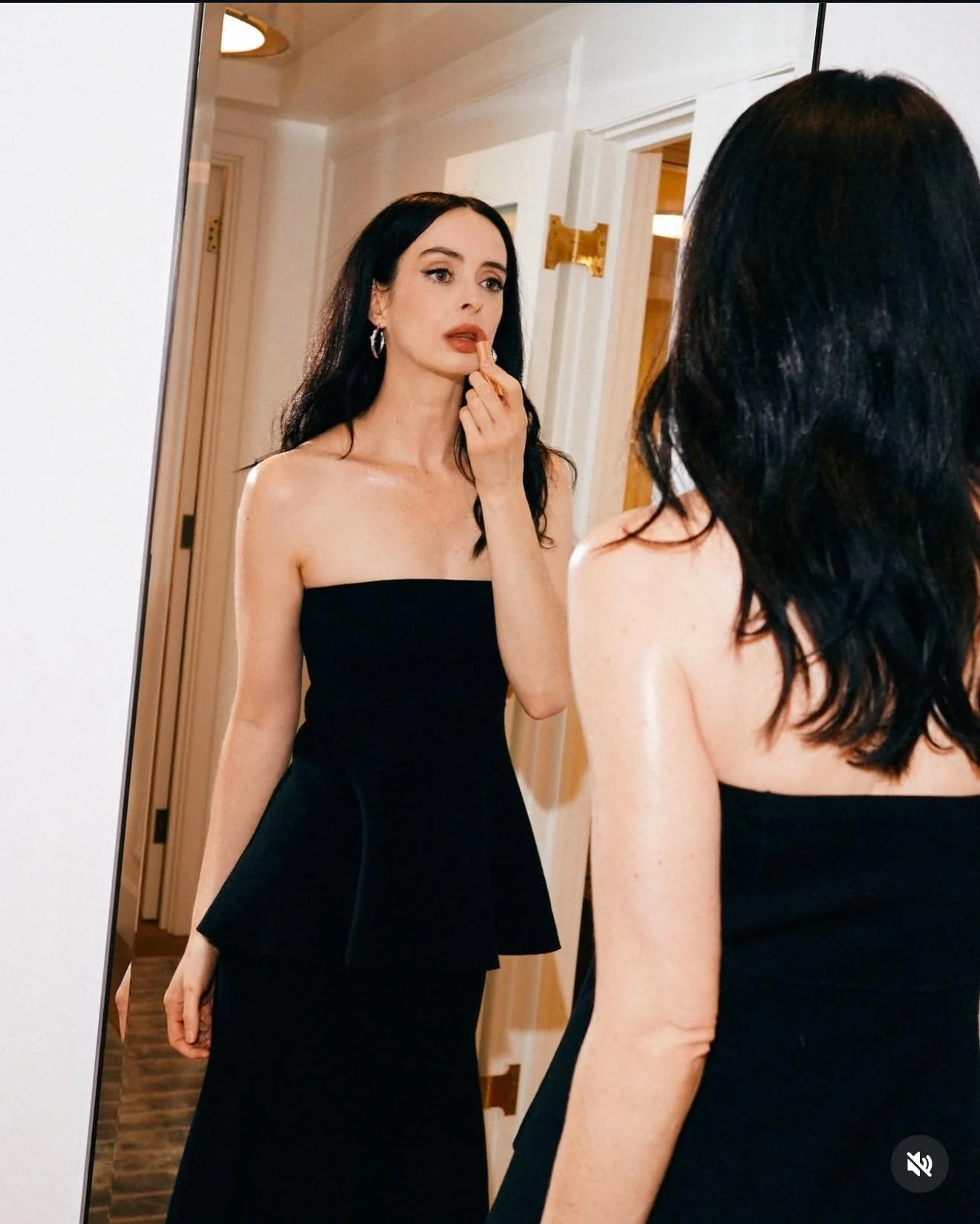 Krysten Ritter, 43 picture 1 of 9