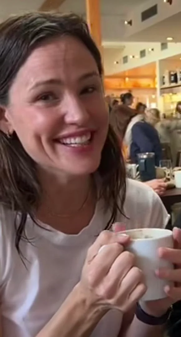 Jennifer Garner, 52 (pics from 2022) picture 2 of 3
