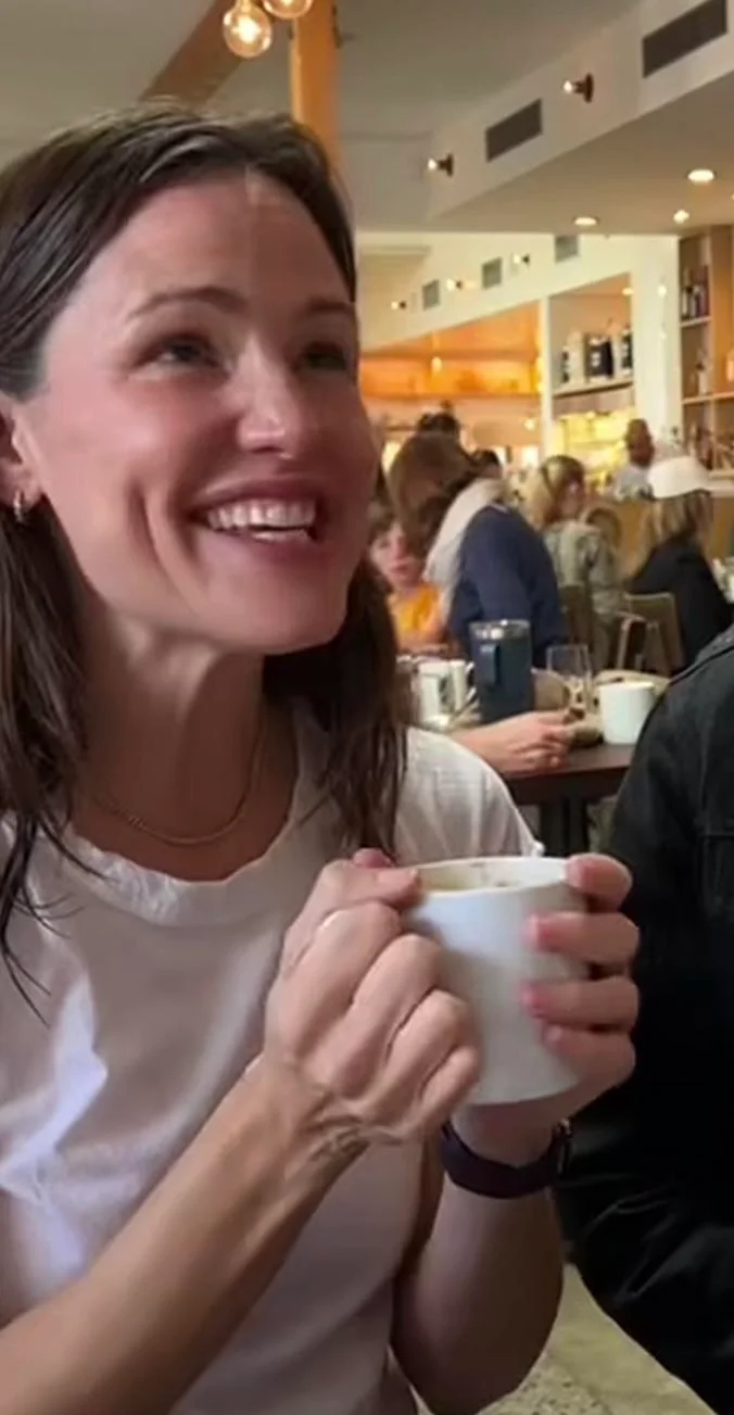 Jennifer Garner, 52 (pics from 2022) picture 3 of 3
