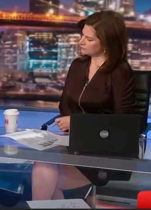 Erin Burnett, 48 picture 1 of 3