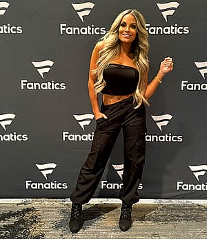 Trish Stratus, 49'