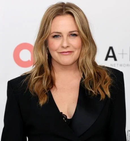 Alicia Silverstone, 48 picture 2 of 2