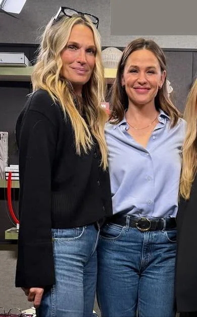 Molly Sims, 51 and Jennifer Garner, 52 picture 1 of 1