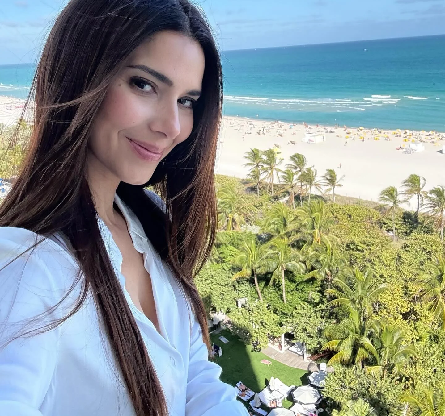 Roselyn Sanchez, 51 picture 2 of 3