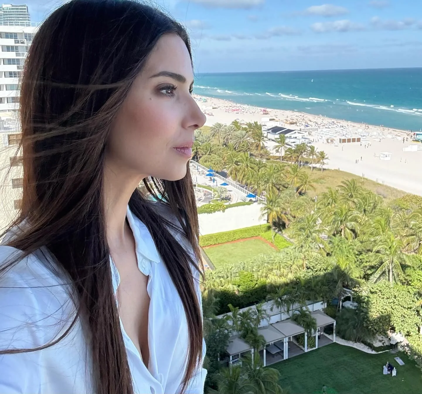 Roselyn Sanchez, 51 picture 3 of 3