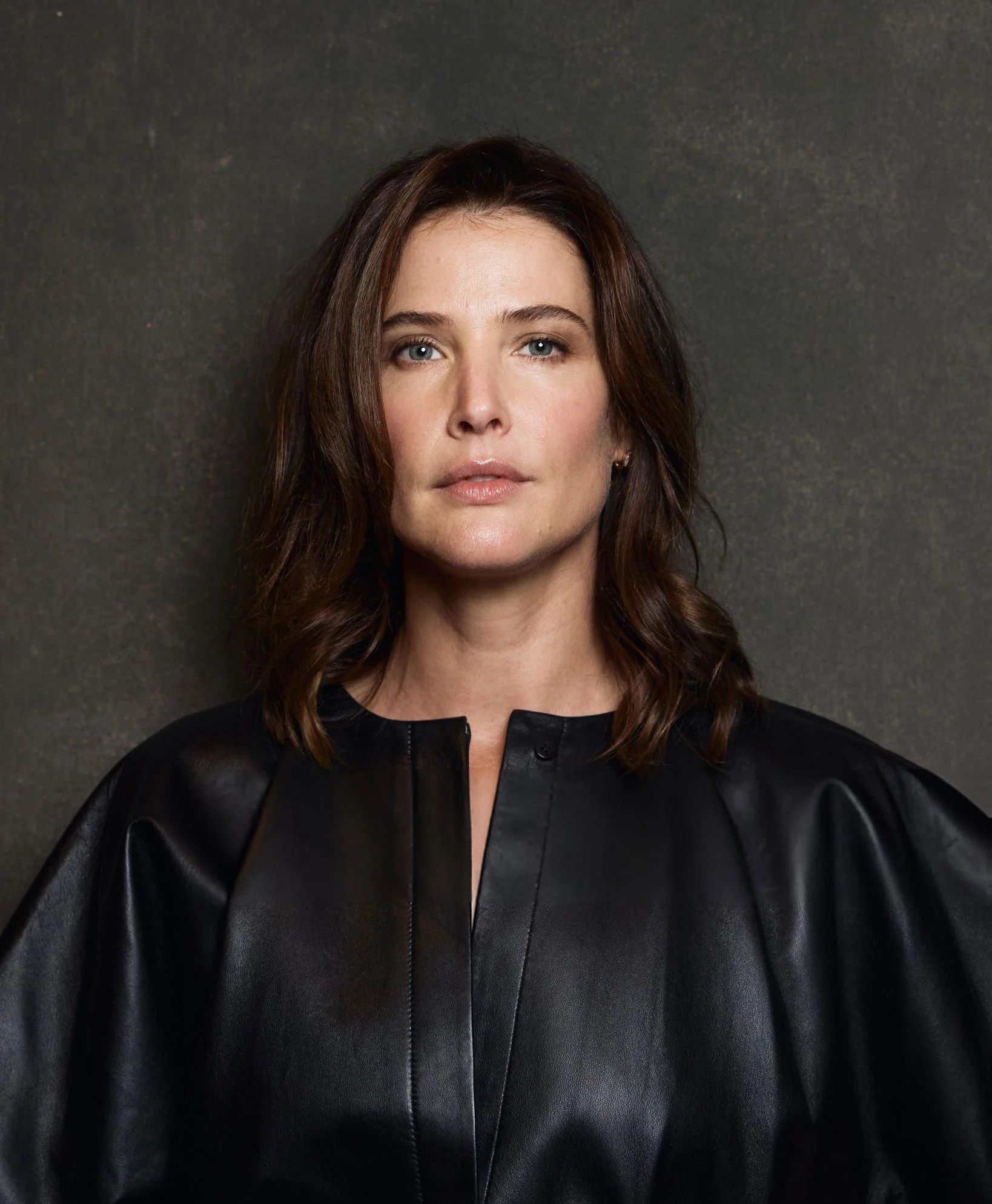 Cobie Smulders, 42 picture 2 of 4