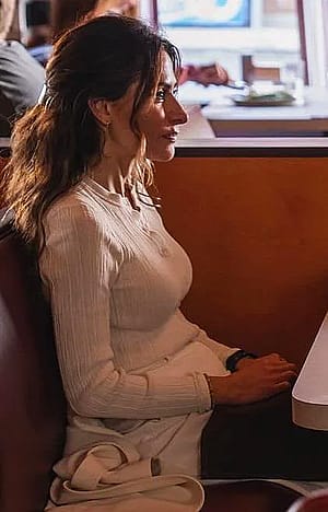 Sarah Shahi, 45'