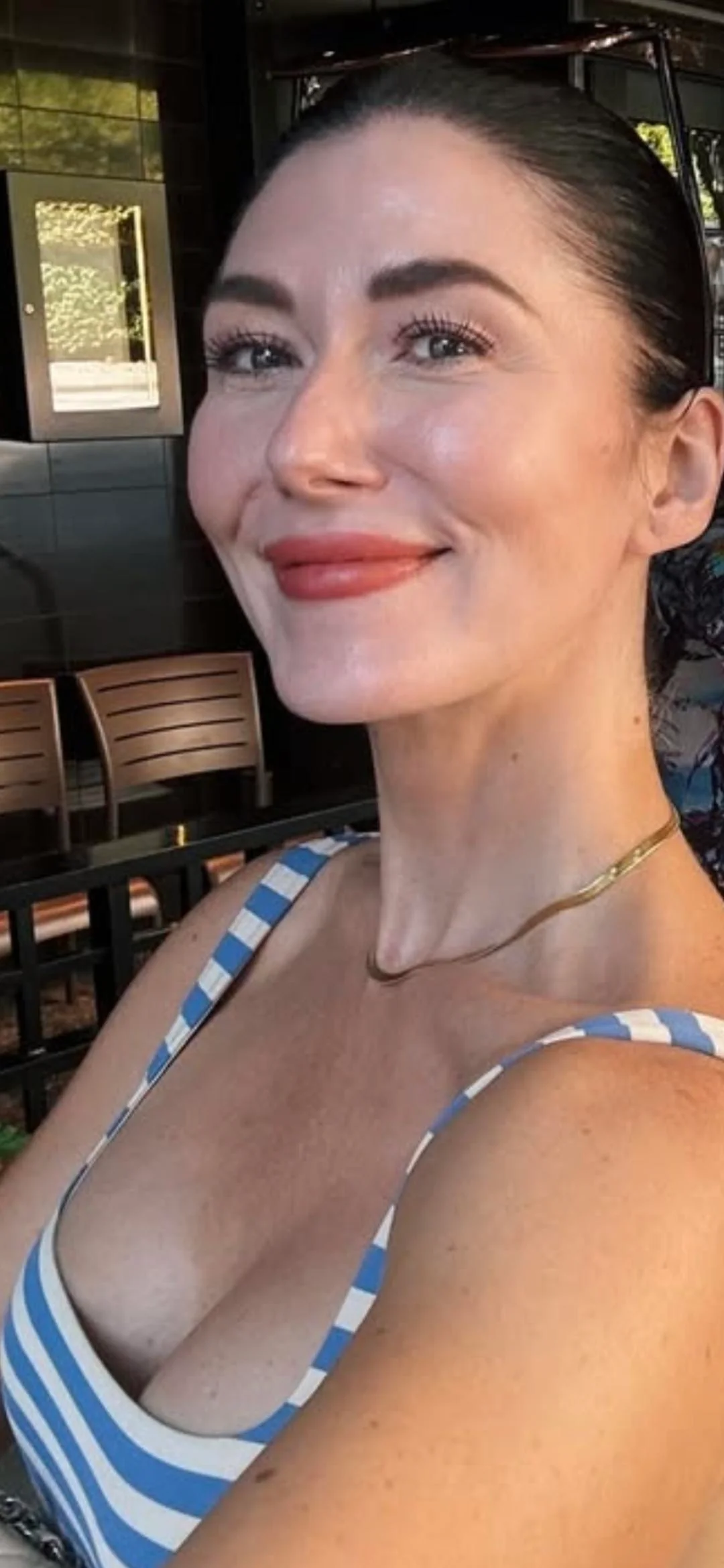 Jewel Staite, 42 picture 1 of 2