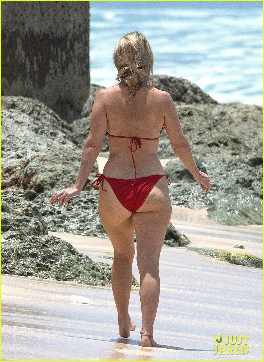 Alice Eve, 42 picture 1 of 2