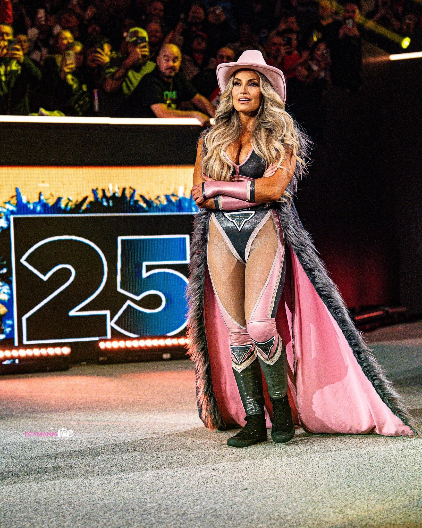 Trish Stratus, 49 picture 1 of 2