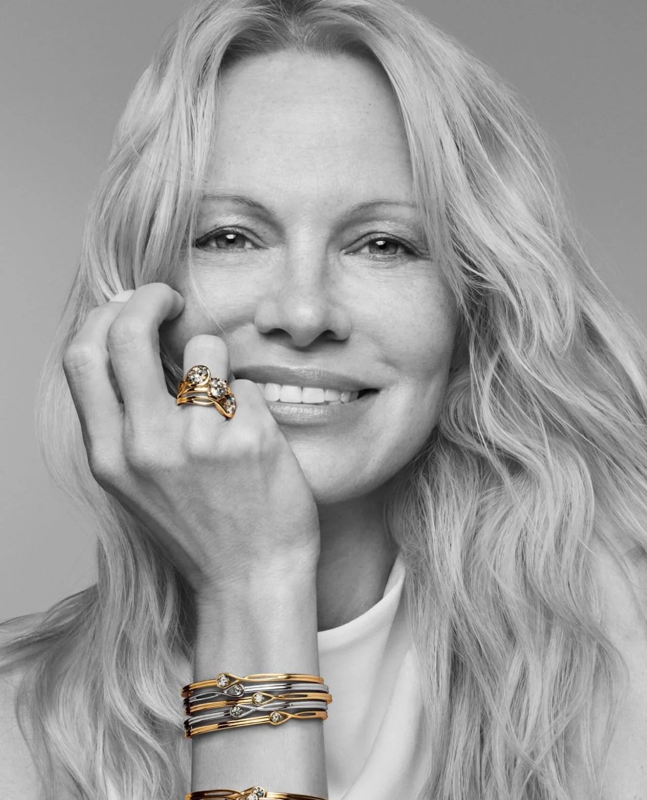 Pamela Anderson, 57 picture 1 of 3