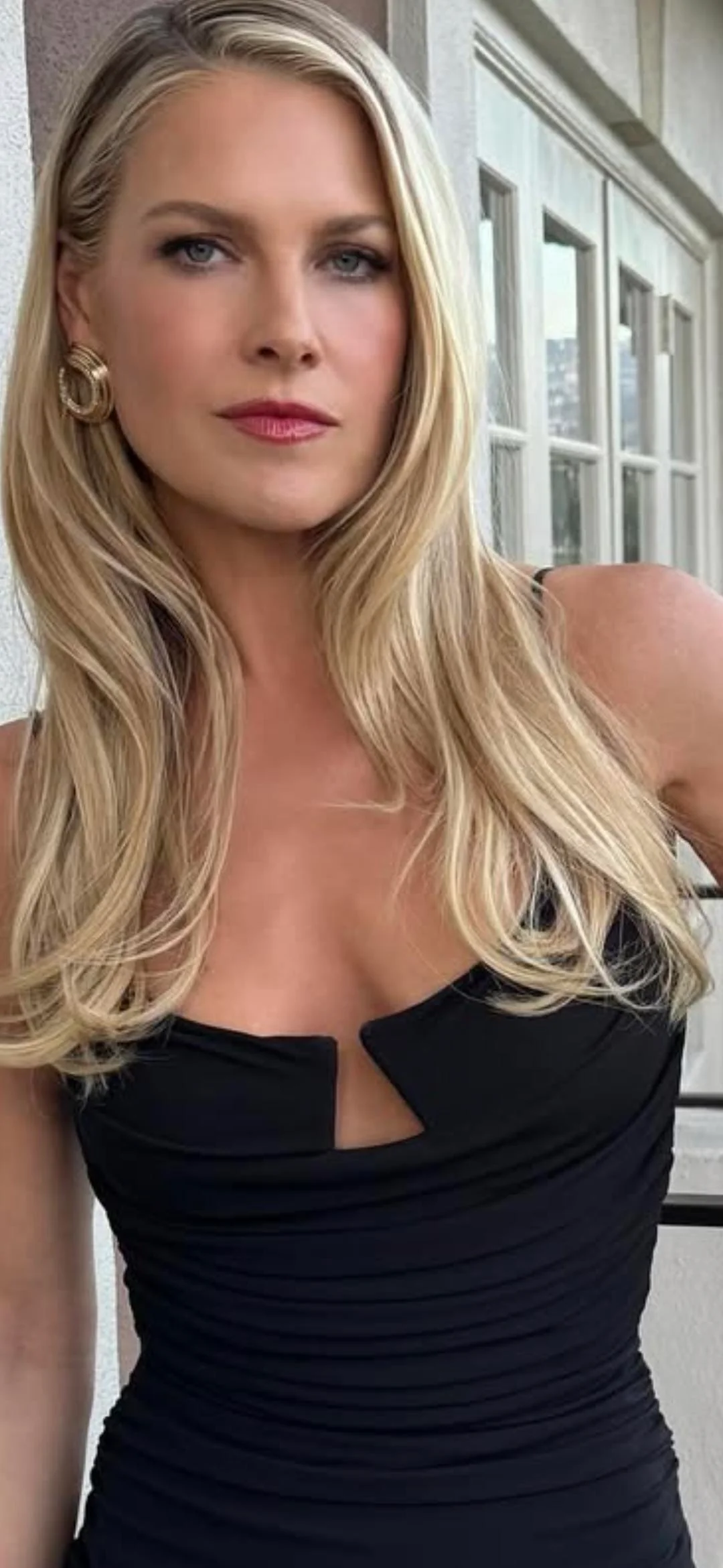 Ali Larter, 48 picture 1 of 2
