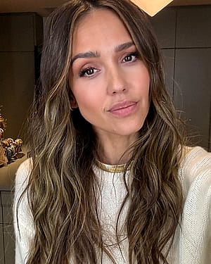 Jessica Alba, 43'