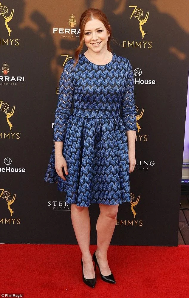 Alyson Hannigan, 50 picture 2 of 2