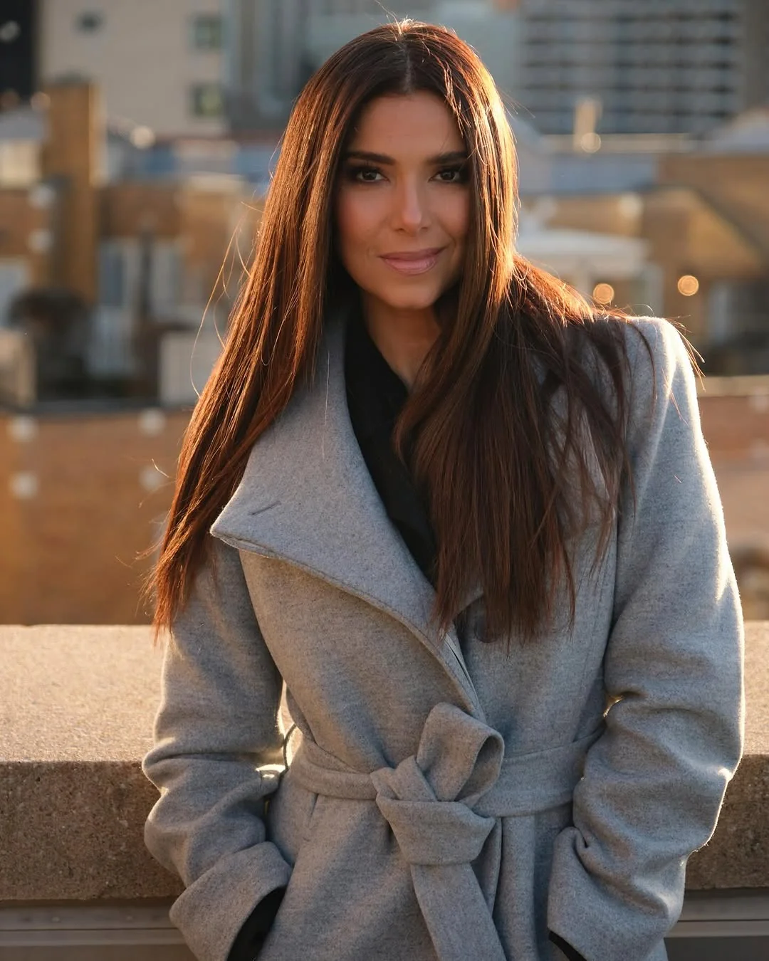 Roselyn Sánchez, 51 picture 2 of 2