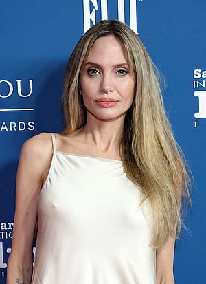 Angelina Jolie, 49'