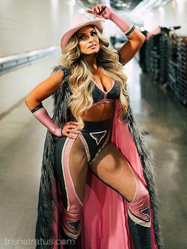 Trish Stratus, 49 BTS Royal Rumble picture 3 of 7