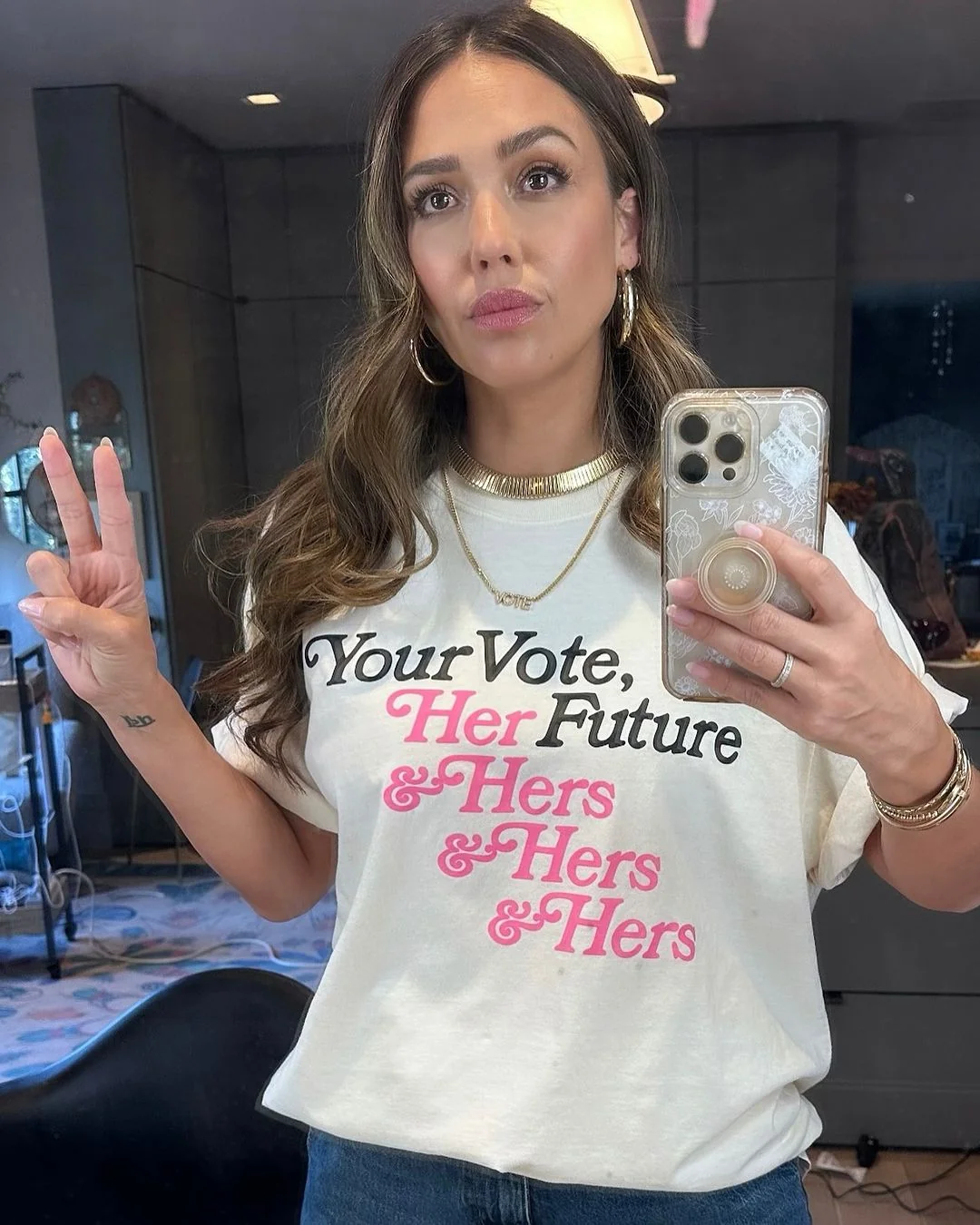 Jessica Alba, 43 picture 1 of 3