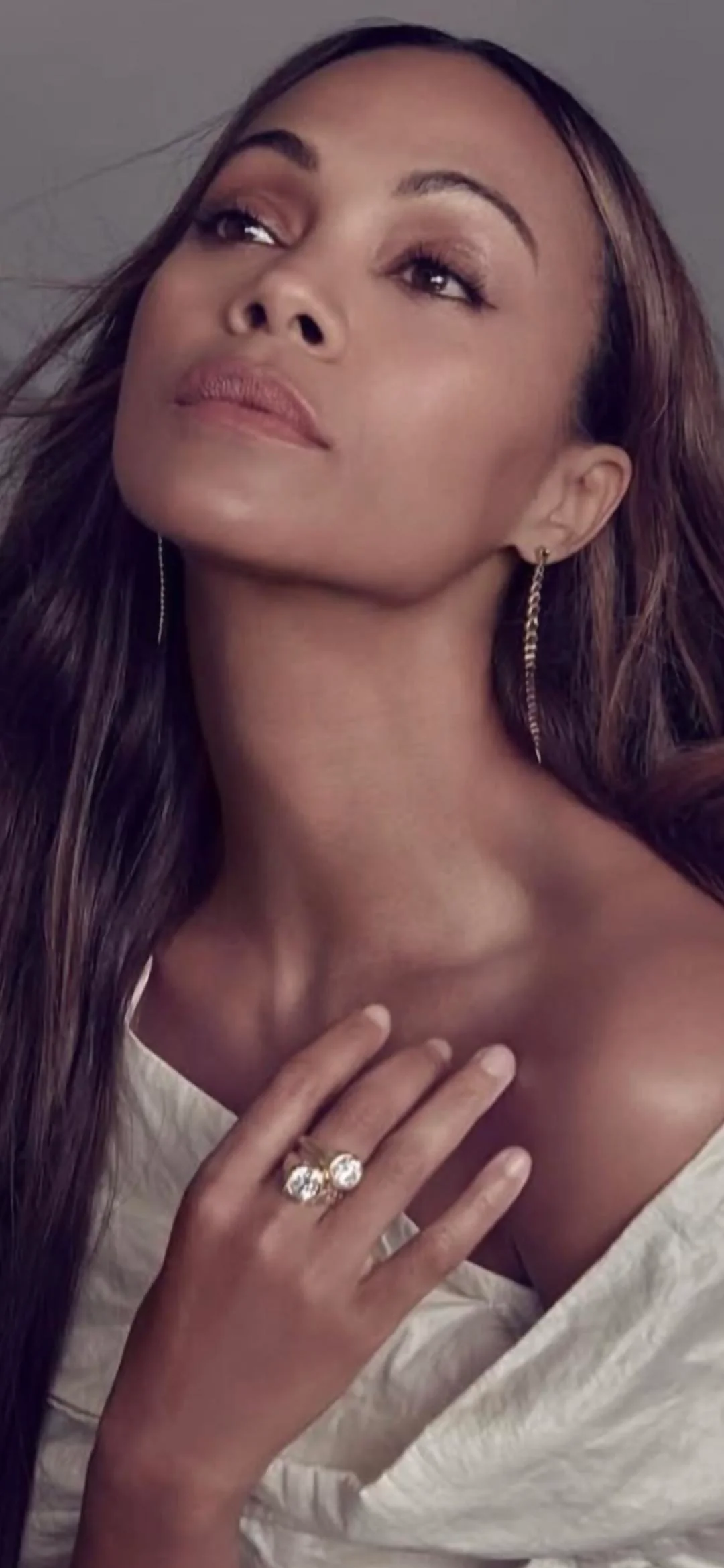 Zoe Saldana, 46 picture 2 of 2