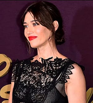 Lizzy Caplan, 42'