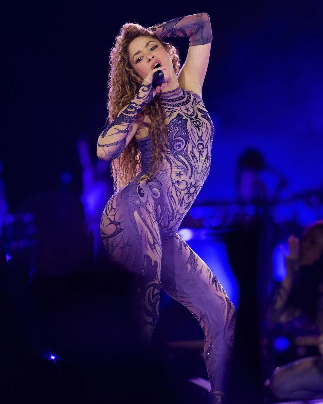Shakira, 48 picture 1 of 2