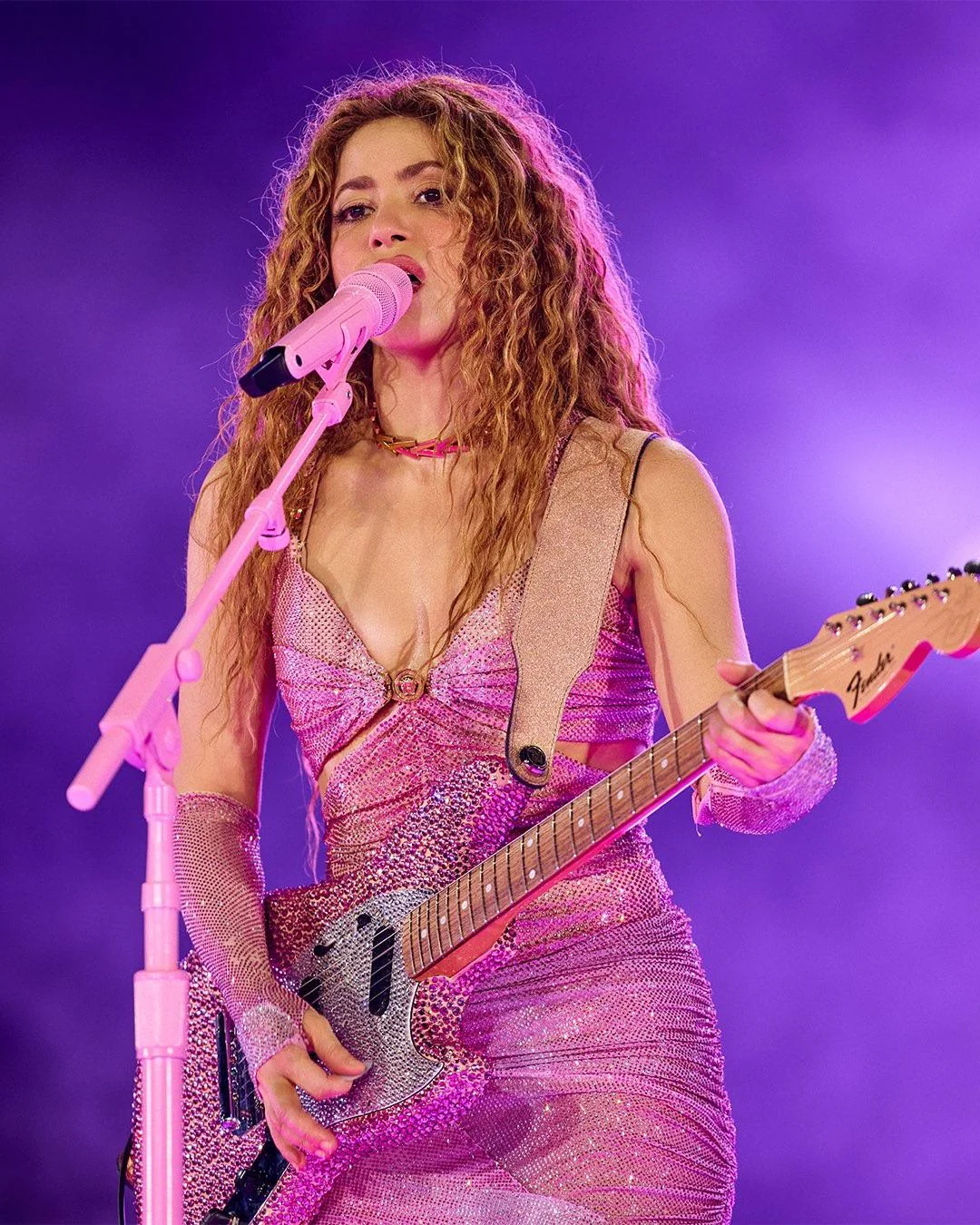 Shakira, 48 picture 2 of 2