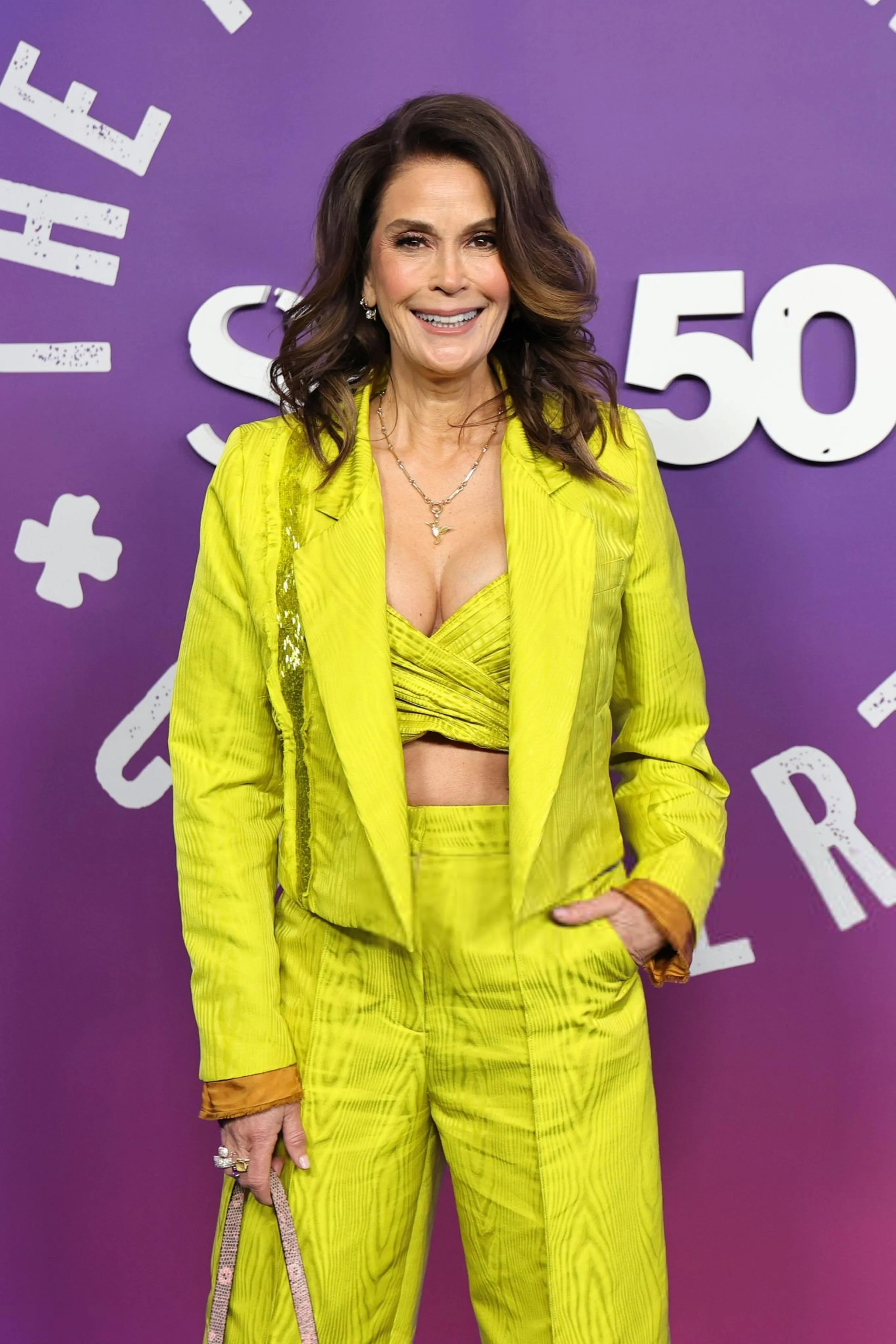 Teri Hatcher, 60 picture 1 of 4