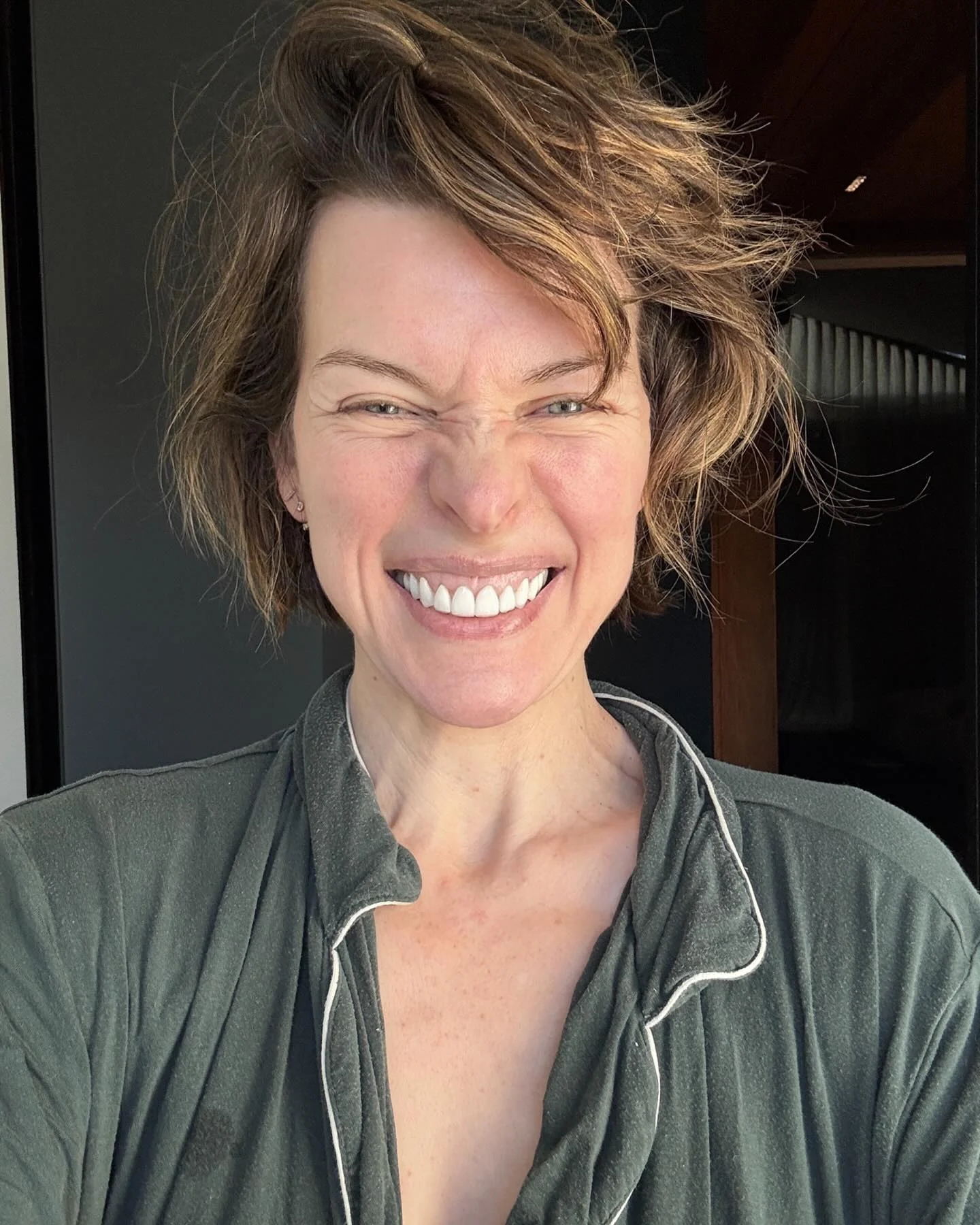 Milla Jovovich, 49 picture 1 of 2