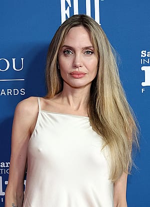 Angelina Jolie, 49'