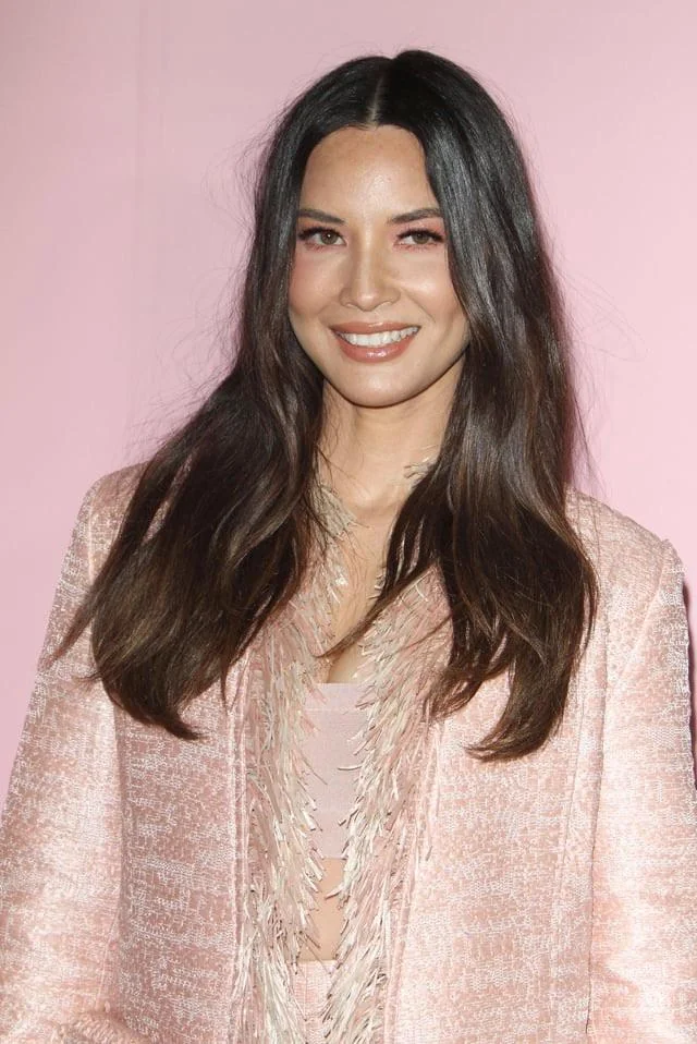 Olivia Munn, 41 picture 1 of 3