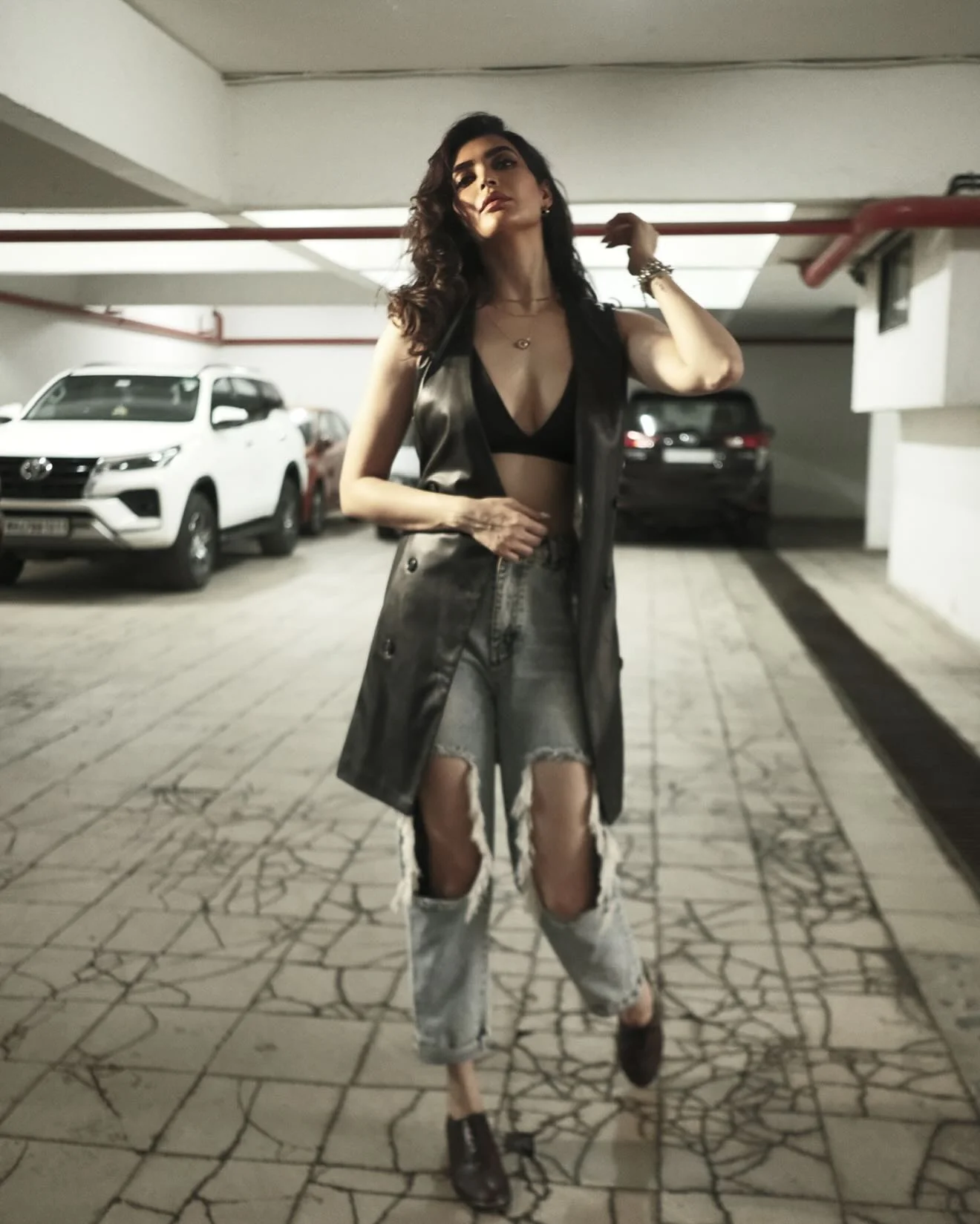 Karishma Tanna, 41 picture 1 of 3