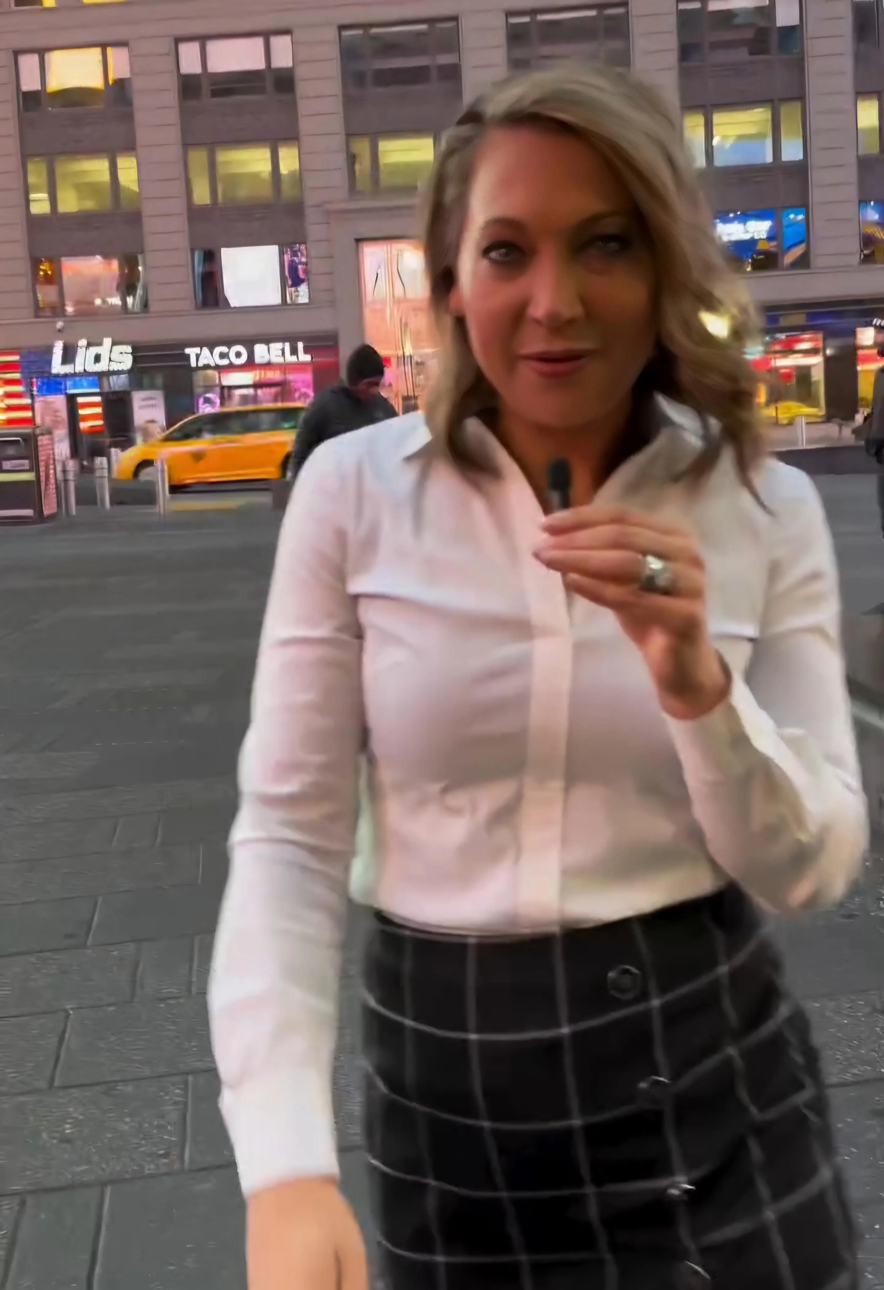 Ginger Zee, 44 picture 1 of 7