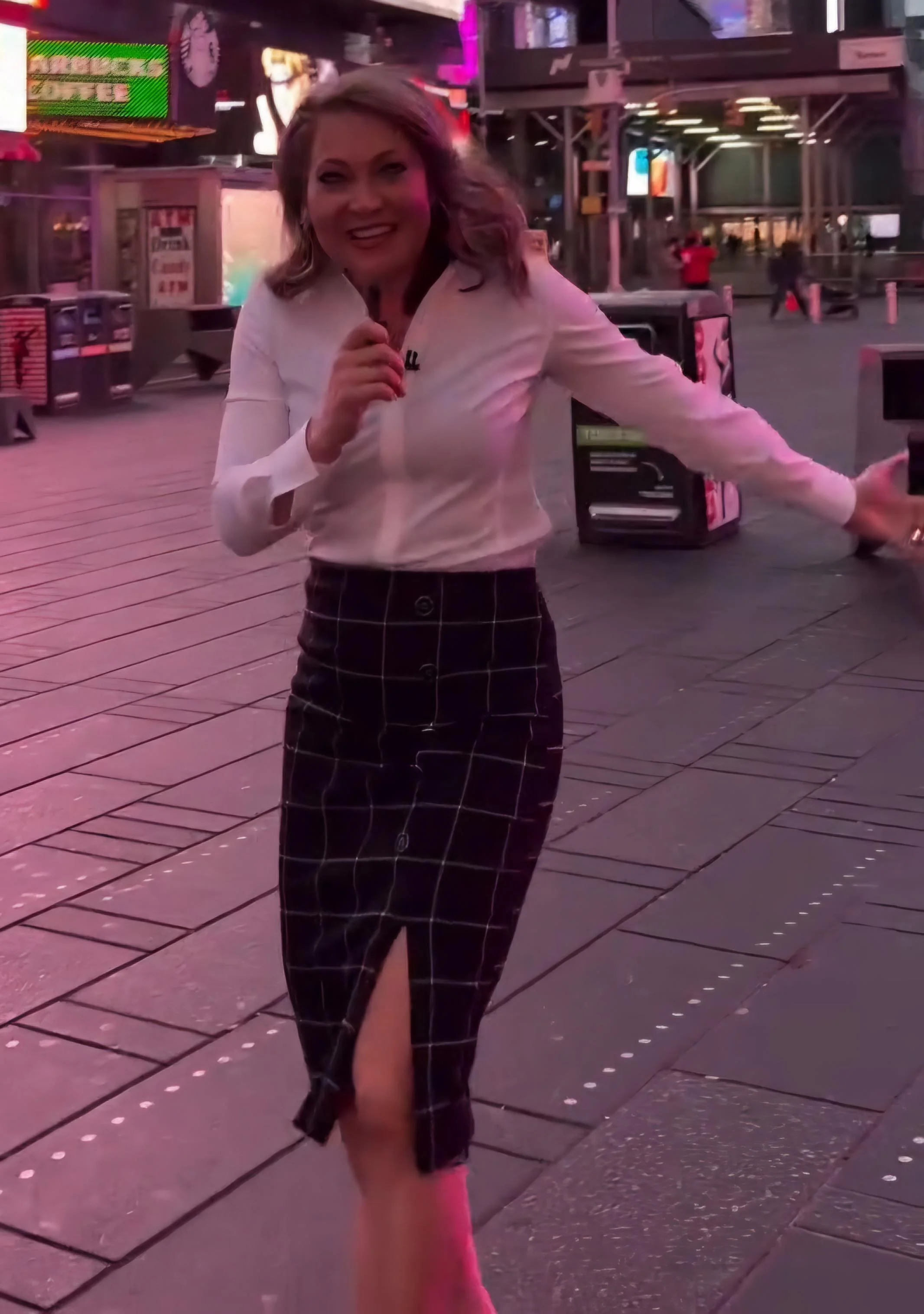 Ginger Zee, 44 picture 3 of 7